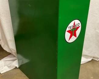 CLOSEUP VIEW OTHERSIDE