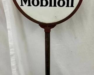 CLOSEUP VIEW OTHERSIDE