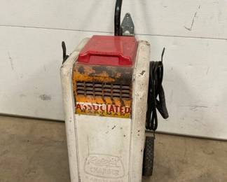 EARLY AUTOMOTIVE BATTERY CHARGER 
