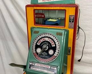 CLOSEUP W/ KEYS WORKS