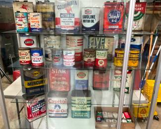 COLLECTION NUMERIOUS OIL CANS