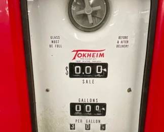 CLOSEUP VIEW TOKEIM GAS PUMP