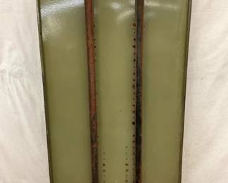 BACKVIEW PORC. STATION GREASE DISPLAY