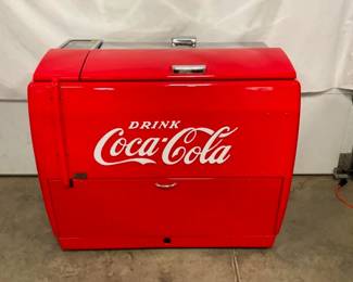 BACK VIEW CAVALIER DRINK BOX 