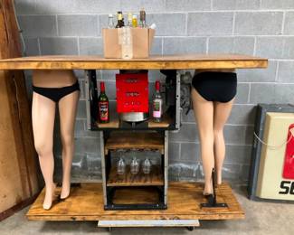 RISQUE MANICAN GAS PUMP BAR