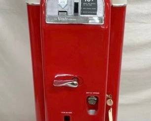 NICE 10C COKE VENDO 44 DRINK BOX