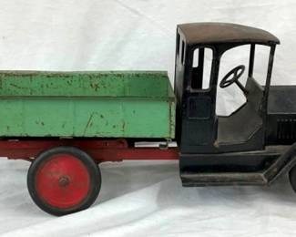 OTHERSIDE VIEW EARLY TRUCK