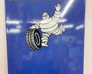 MEASURES 13 1/2 X 33