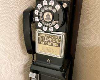 CLOSEUP VIEW PAYPHONE