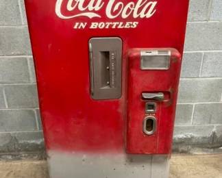 EMB. VENDO 39 COCA-COLA MACHINE 