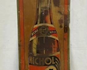 SST EMB. VERT. NICHOL KOLA SIGN