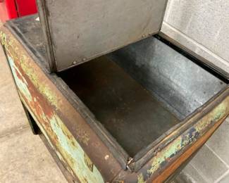 INSIDE VIEW 7-UP DRINK BOX 