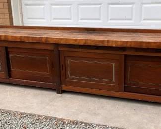 MEASURES 10 1/2FT.(L)X29IN.(T)X27IN(D)