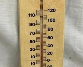 WOODEN FERTILIZER THERMOMETER