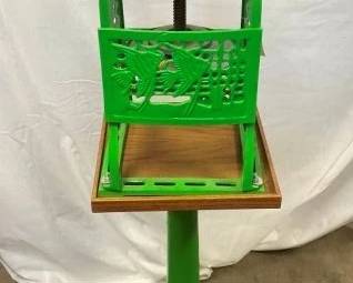 UNUSUAL CAST IRON PRESS/CRUSHER?