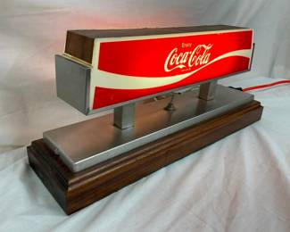 MEASURES 19 1/2 X 18 1/2 