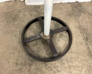 CLOSEUP W/ 24IN BASE