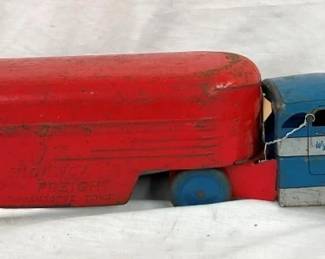 CLOSEUP VIEW OTHERSIDE