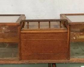 OAK COUNTER TOP DISPLAY CASE