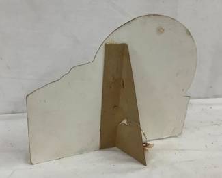 CLOSEUP VIEW OTHERSIDE