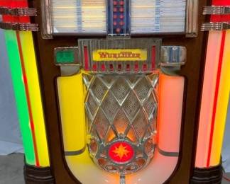 CLOSEUP VIEW JUKE BOX