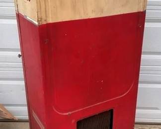 BACK VIEW COCA-COLA MACHINE 