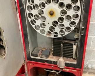 INSIDE VIEW COCA-COLA VENDING MACHINE 