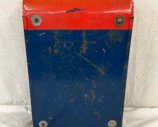 CLOSEUP VIEW OTHERSIDE