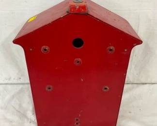 CLOSEUP VIEW OTHERSIDE