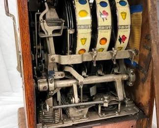 INSIDE VIEW PACE SLOT MACHINE