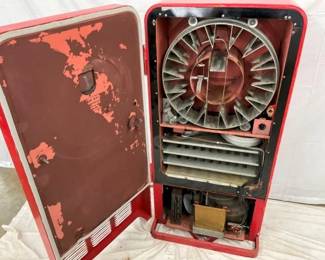 CLOSEUP VIEW INSIDE DRINK BOX