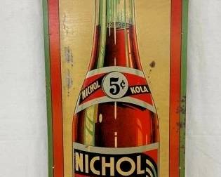 SST EMB. VERT. NICHOL KOLA SIGN