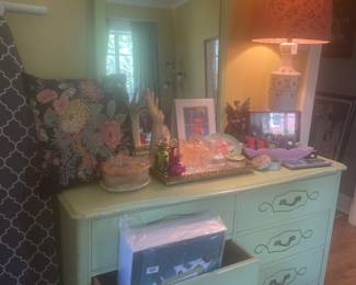 Dresser with the mirror. There is a matching full size bed. Vintage furniture n good condition. 