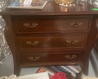 Min chest. For jewelry of course 