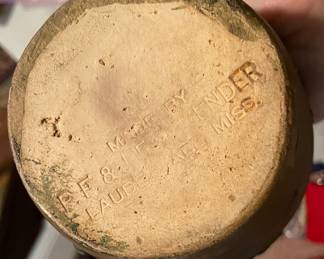Bottom of Lauderdale pottery   
