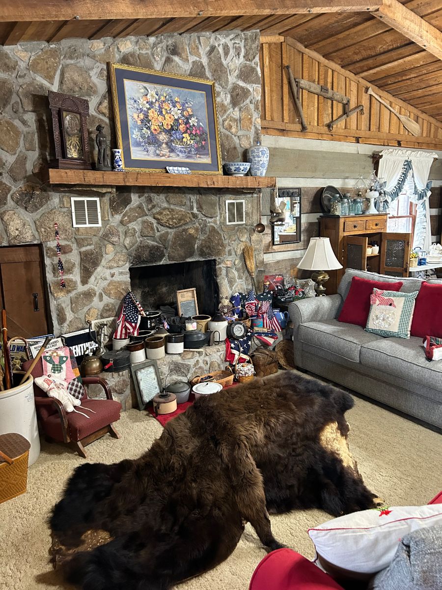 lots of primitives and farmhouse 