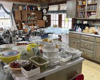 lots of kitchen items 