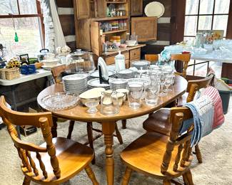 kitchen table with 5 chairs