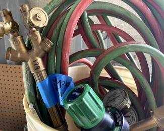heavy duty acetylene torch, gauges, hoses and nozzles (Victor brand)