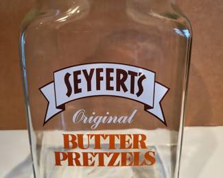 Vintage Seyfert's Pretzel Jar - no lid