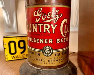 Rare Vtg.  advertising relic AM radio shaped like a beer bottle Goetz Country Club Pilsener Beer 