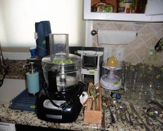 Kitchen aid Food Processer (needs Blade) Jucier,         Veg-O-Matic