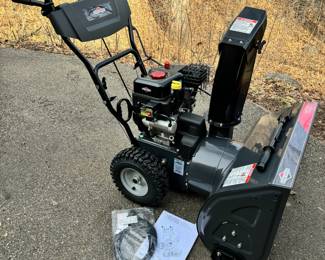 Like New Briggs & Stratton 27” snow blower, Never Used