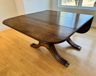 Vintage Brandt Duncan Phyfe drop leaf table with four leaves