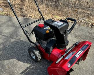 Like New MTD 22” compact snow thrower, appears to never have been used
