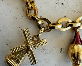 Marked 750 (18kt) gold charm bracelet with 7 - 750 marked charms