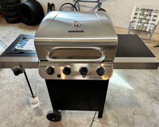 Never Used Char-Broil Performance grill