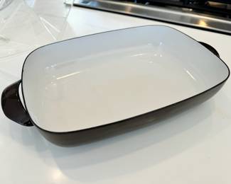 Vintage enameled pan in excellent condition