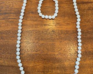 Vintage pearl necklace and coordinating bracelet with 14kt gold clasp