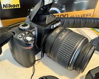 Nikon D40 DSLR Camera Kit